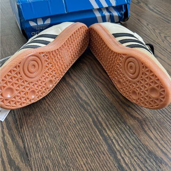 Adidas Samba Beige and Black Sneakers - Picture 4 of 6
